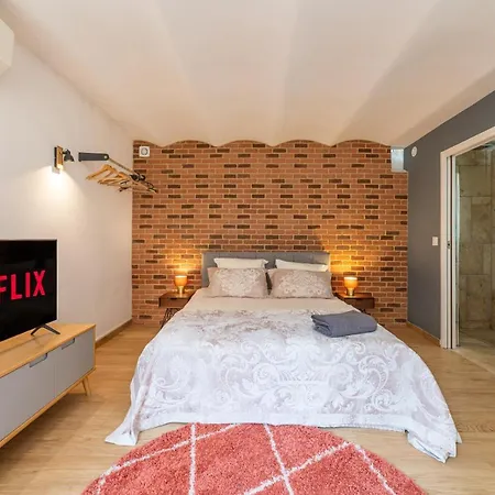 Renove 150m De Monaco *